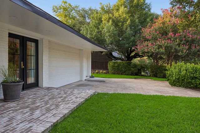 6839 Gaston Avenue, Dallas, TX 75214