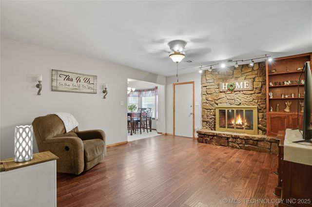 1503 Briarwood Lane, Henryetta, OK 74437