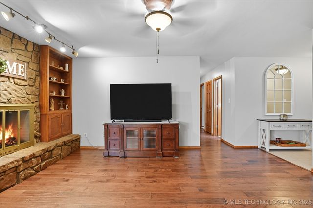 1503 Briarwood Lane, Henryetta, OK 74437