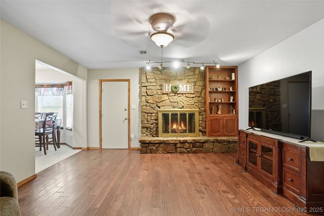 1503 Briarwood Lane, Henryetta, OK 74437