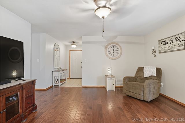 1503 Briarwood Lane, Henryetta, OK 74437