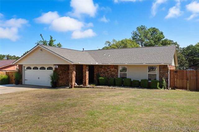 1503 Briarwood Lane, Henryetta, OK 74437