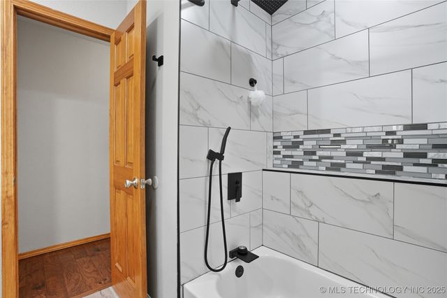 1503 Briarwood Lane, Henryetta, OK 74437