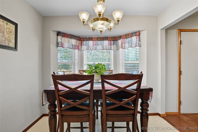 1503 Briarwood Lane, Henryetta, OK 74437