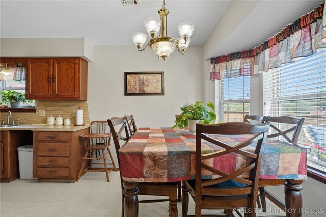 1503 Briarwood Lane, Henryetta, OK 74437