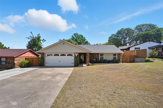 1503 Briarwood Lane, Henryetta, OK 74437