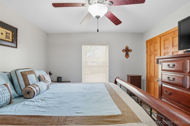 1503 Briarwood Lane, Henryetta, OK 74437