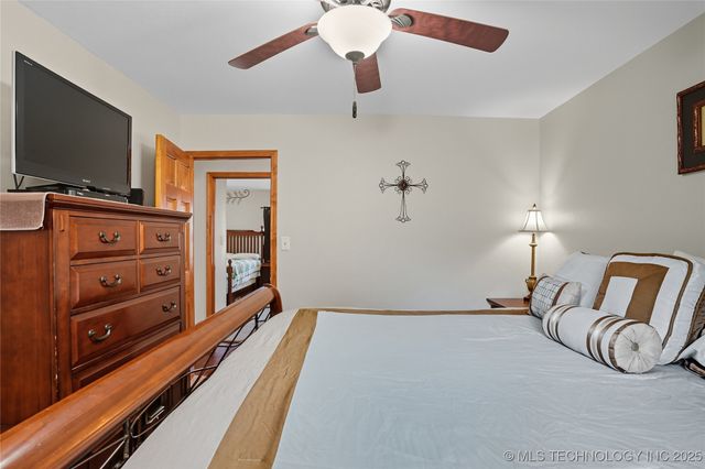 1503 Briarwood Lane, Henryetta, OK 74437