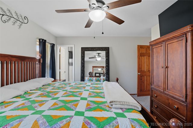 1503 Briarwood Lane, Henryetta, OK 74437