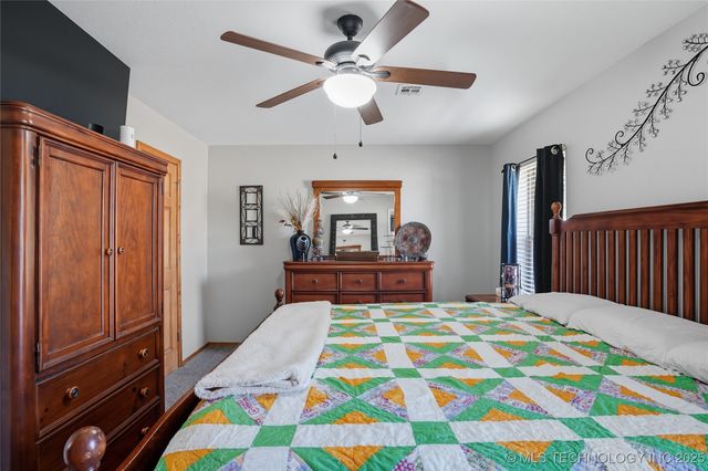 1503 Briarwood Lane, Henryetta, OK 74437