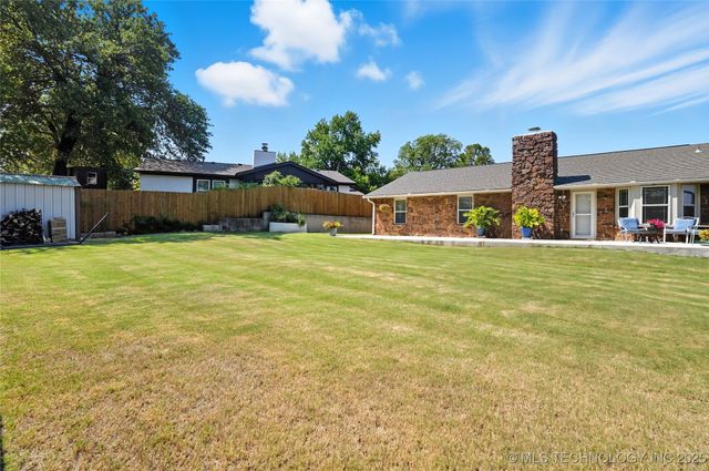 1503 Briarwood Lane, Henryetta, OK 74437
