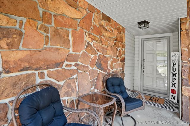 1503 Briarwood Lane, Henryetta, OK 74437