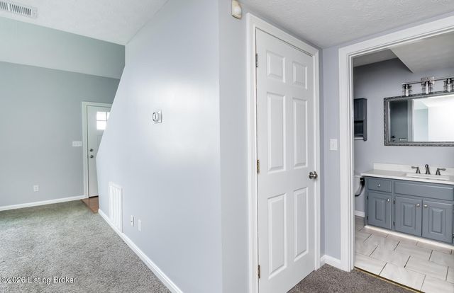49 N Country Dr, Shelbyville, KY 40065