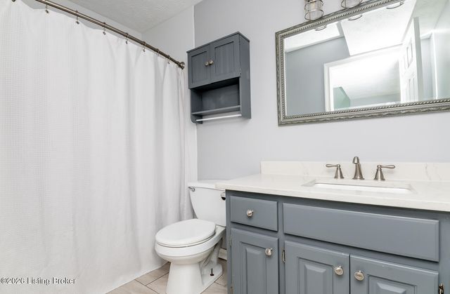 49 N Country Dr, Shelbyville, KY 40065