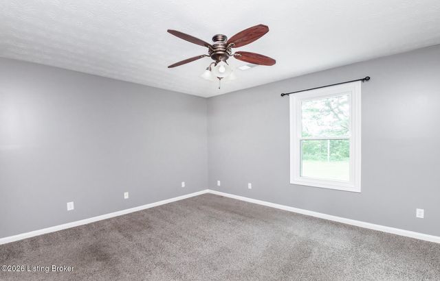 49 N Country Dr, Shelbyville, KY 40065