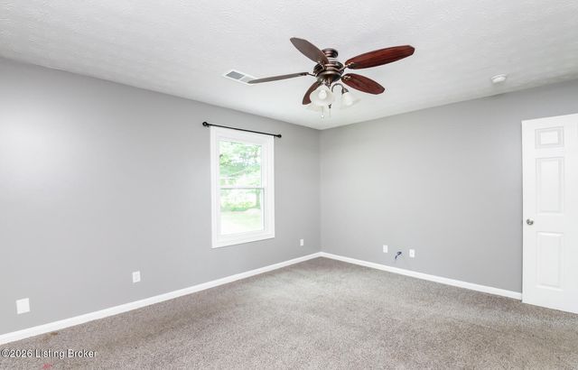 49 N Country Dr, Shelbyville, KY 40065