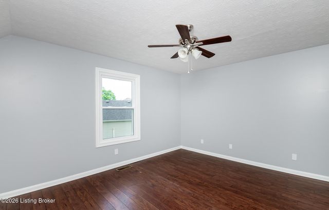 49 N Country Dr, Shelbyville, KY 40065