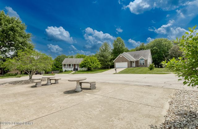 49 N Country Dr, Shelbyville, KY 40065