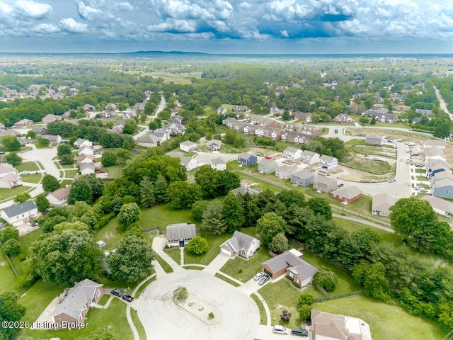 49 N Country Dr, Shelbyville, KY 40065