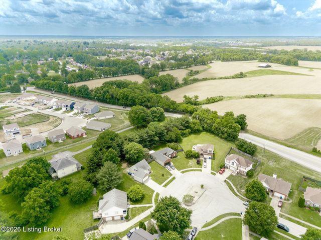 49 N Country Dr, Shelbyville, KY 40065