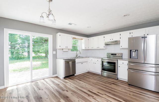 49 N Country Dr, Shelbyville, KY 40065