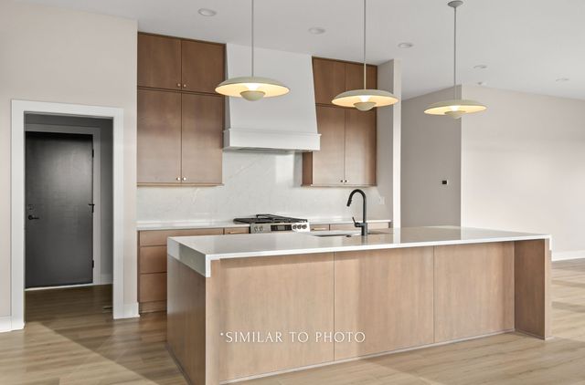 1345 S Auburn Place, West Des Moines, IA 50266