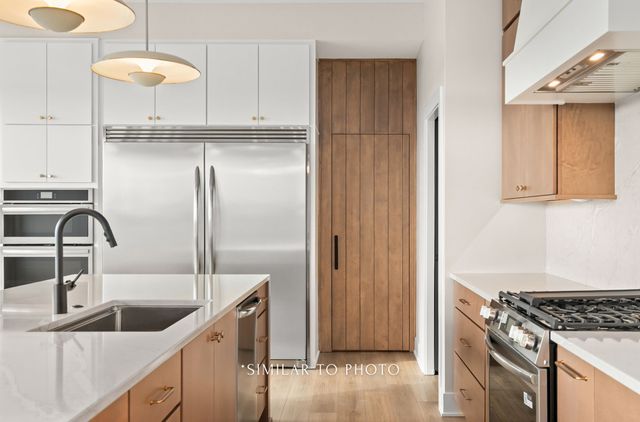 1345 S Auburn Place, West Des Moines, IA 50266