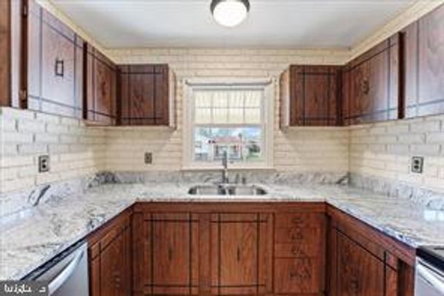 261 OAKFIELD DR, Newark, DE 19713