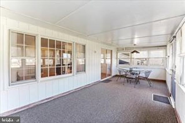 261 OAKFIELD DR, Newark, DE 19713