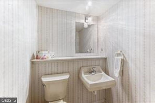261 OAKFIELD DR, Newark, DE 19713