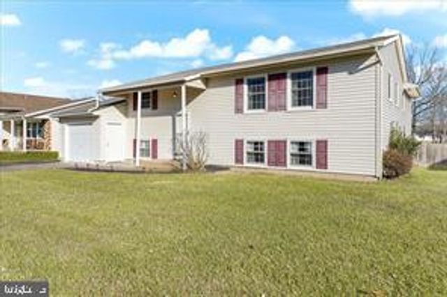 261 OAKFIELD DR, Newark, DE 19713