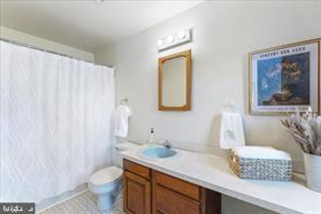 261 OAKFIELD DR, Newark, DE 19713