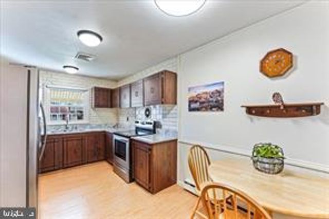 261 OAKFIELD DR, Newark, DE 19713