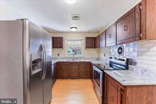 261 OAKFIELD DR, Newark, DE 19713