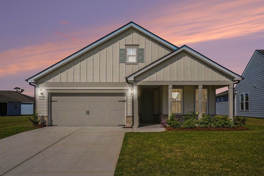 1213 Beeblossom Dr., North Myrtle Beach, SC 29582