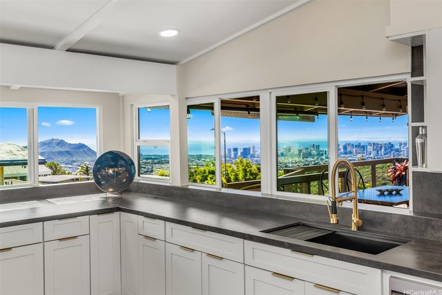 1947 Alaeloa Street, Honolulu, HI 96821