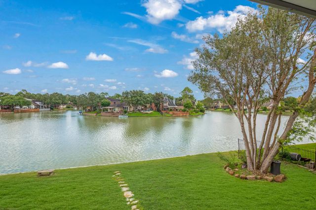14103 Ragus Lake Drive, Sugar Land, TX 77498