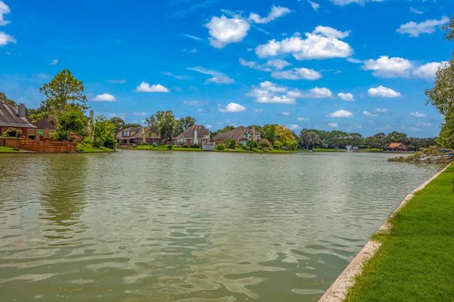 14103 Ragus Lake Drive, Sugar Land, TX 77498