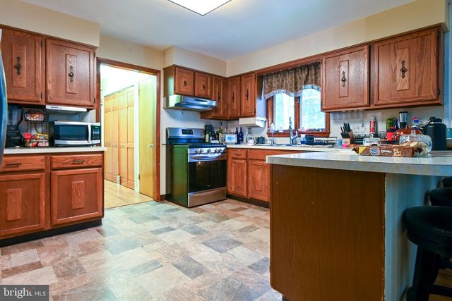 66 S SPRING RD, Vineland, NJ 08361