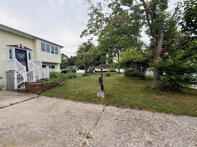 411 Mayflower Avenue, Brentwood, NY 11717