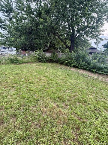 411 Mayflower Avenue, Brentwood, NY 11717