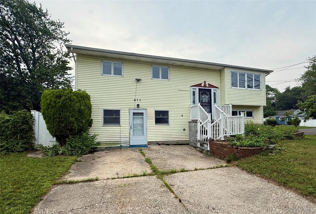 411 Mayflower Avenue, Brentwood, NY 11717