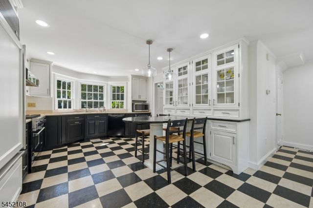 10 Delwick Ln, Millburn Twp., NJ 07078