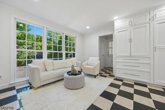 10 Delwick Ln, Millburn Twp., NJ 07078