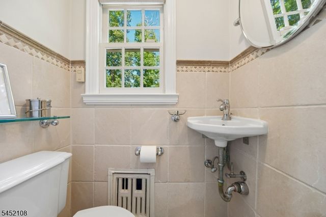 10 Delwick Ln, Millburn Twp., NJ 07078