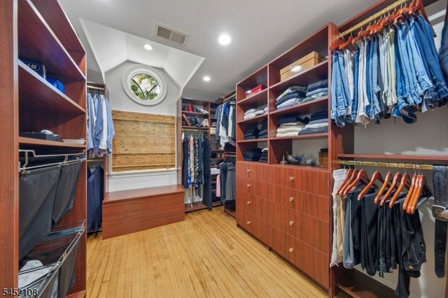 10 Delwick Ln, Millburn Twp., NJ 07078