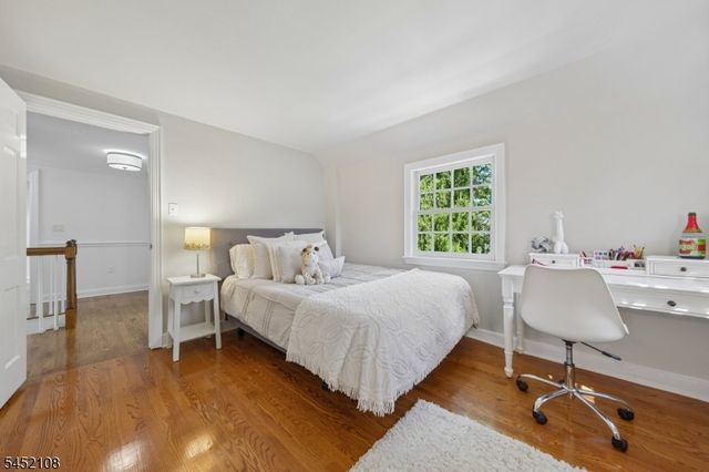 10 Delwick Ln, Millburn Twp., NJ 07078
