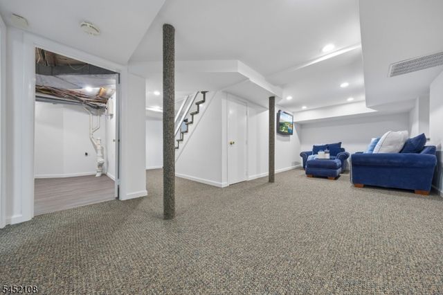 10 Delwick Ln, Millburn Twp., NJ 07078