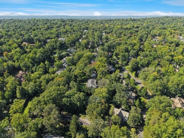 10 Delwick Ln, Millburn Twp., NJ 07078
