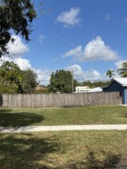 149 Glendale Dr, Miami Springs, FL 33166